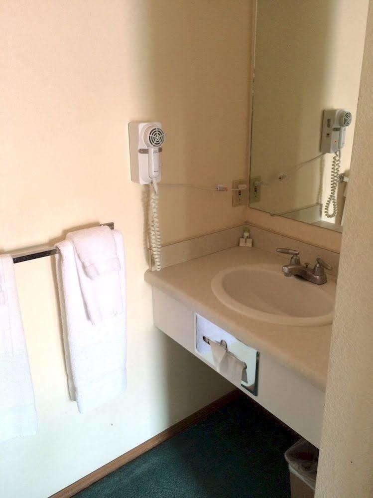 Hungry Horse Mini Golden Inns Motel מראה חיצוני תמונה